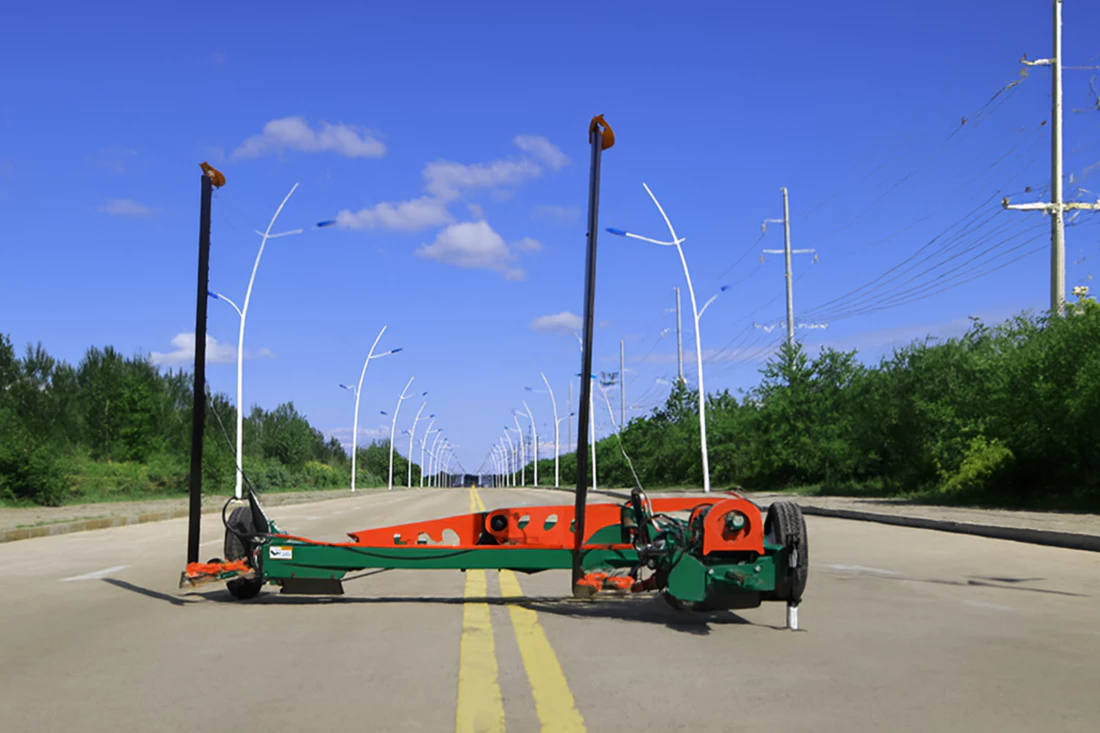 Towed double-blade lawn mower